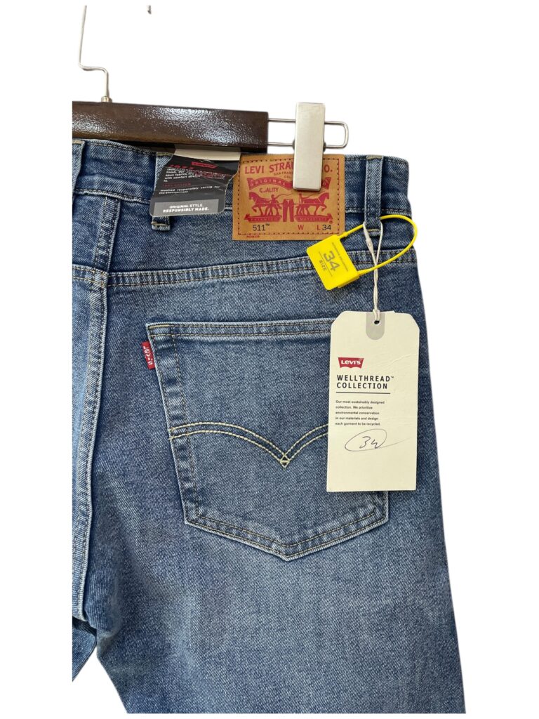 LEVI'S LIGHT BLUE JEANS - Image 3