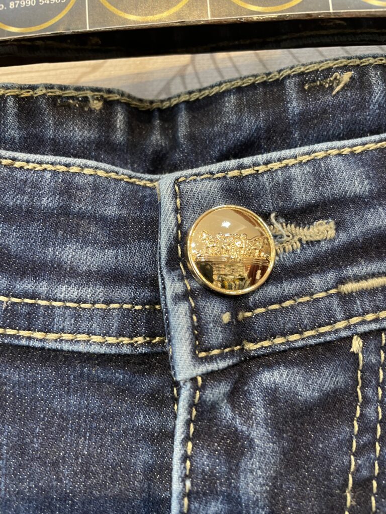 LEVI'S  Deep Navy Blue JEANS - Image 3