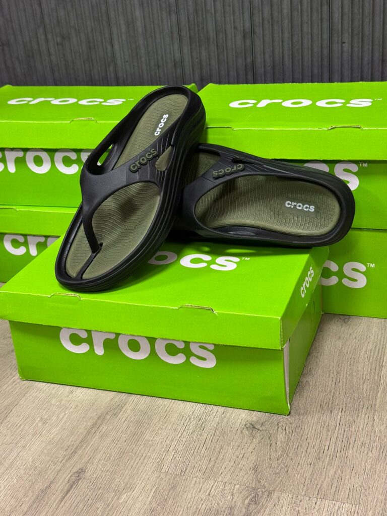 CROCS V-Shaped Slippers