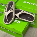 CROCS V-Shaped Slippers