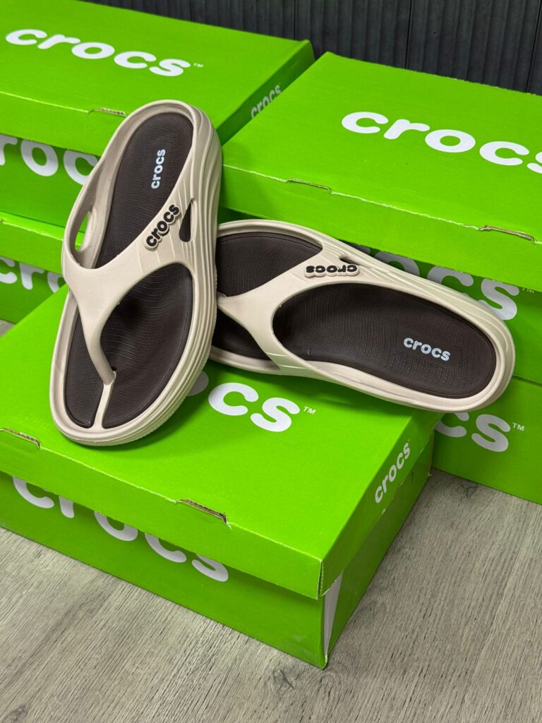 CROCS V-Shaped Slippers