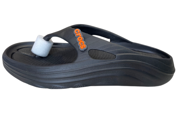 CROCS V-Shaped Slippers - Image 2