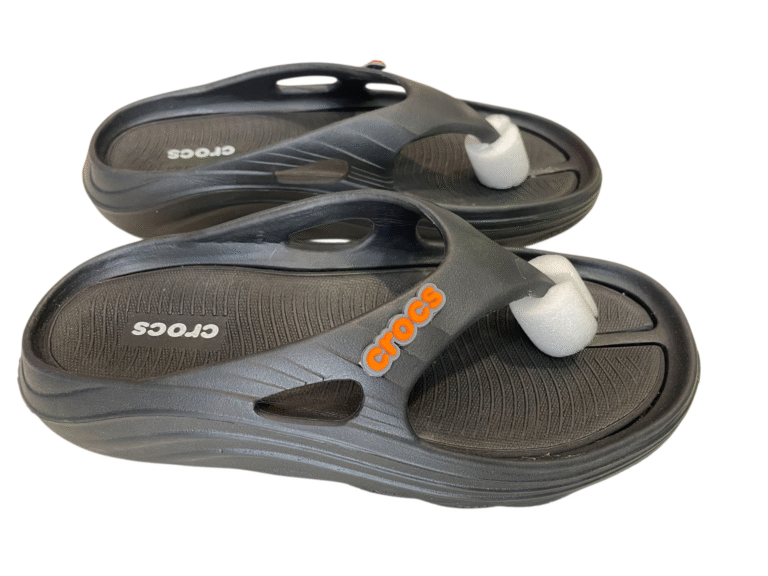 CROCS V-Shaped Slippers - Image 4